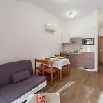 Sunrise Apartment Brist