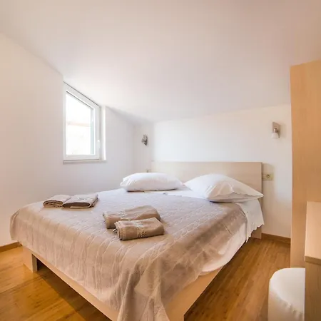 Sunrise Apartment *